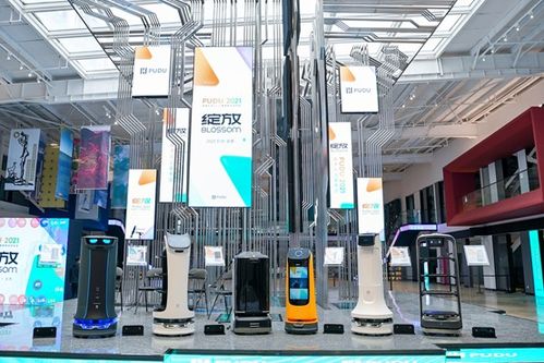 普渡科技发布两款机器人新品 重构商业服务新场景